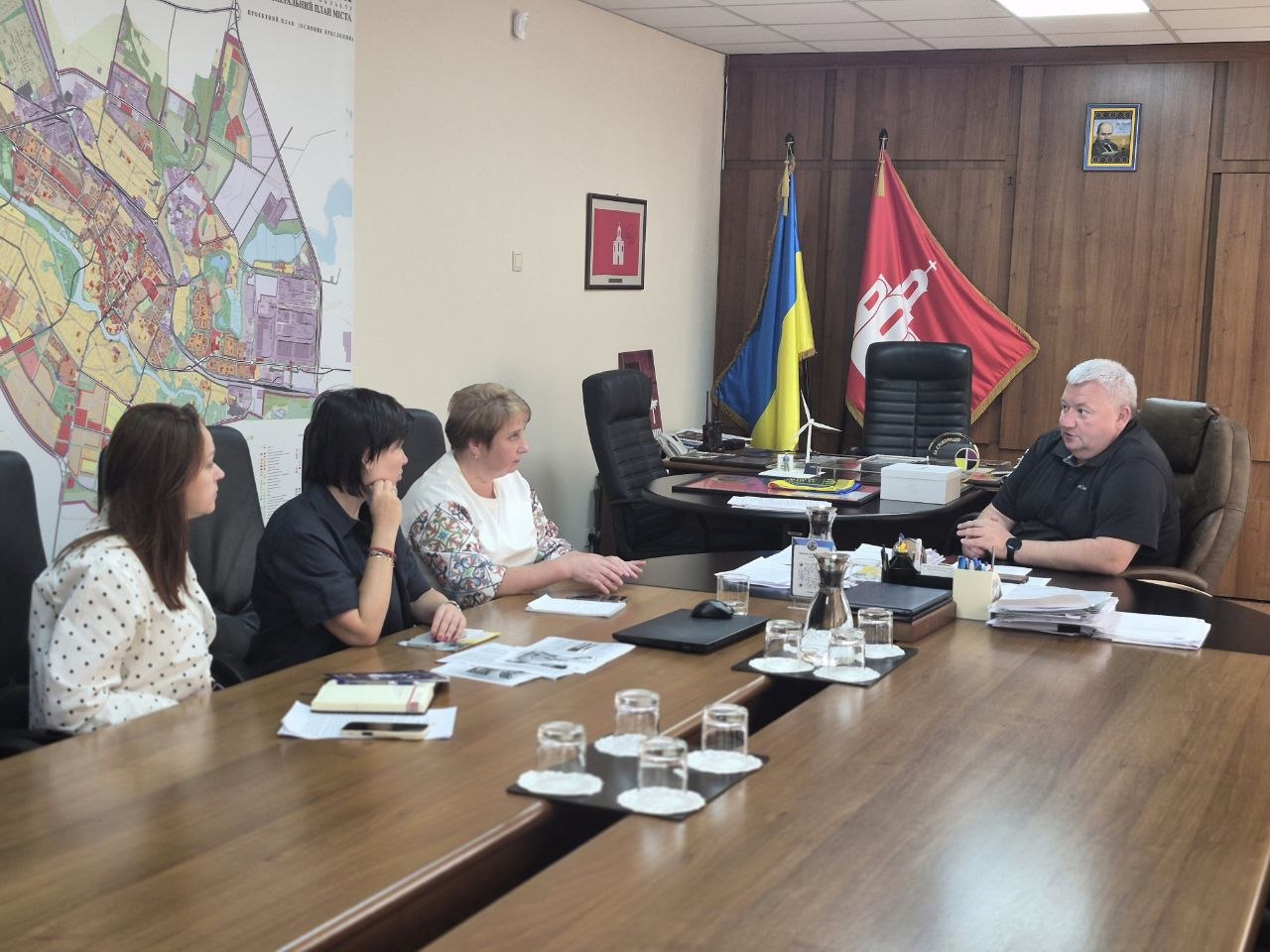 The municipality discussed cooperation with employment and government support programs for employers
